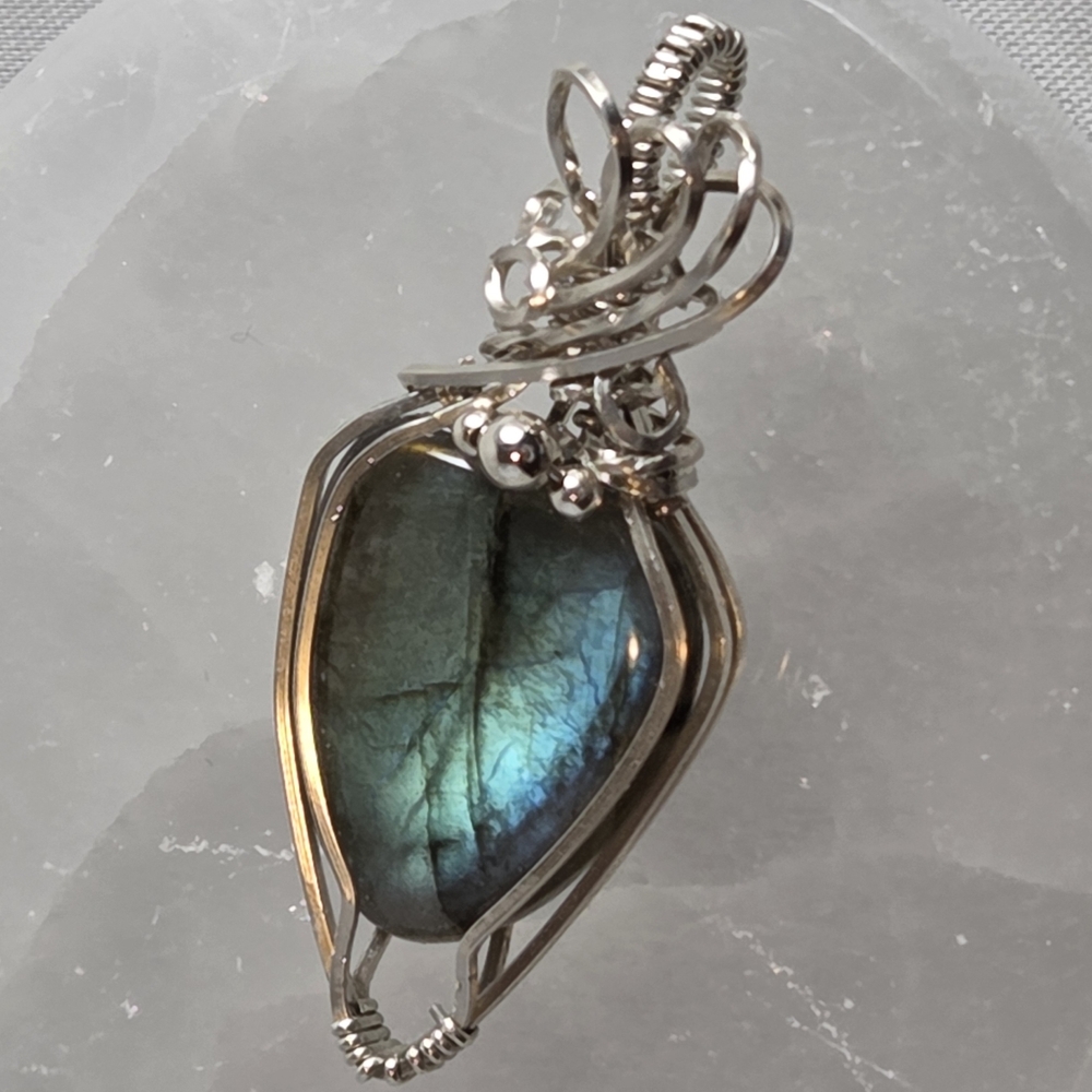 Beautiful Flashy Labradorite Pendant In Argentium Silver